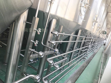啤酒設(shè)備精細(xì)的管道 啤酒設(shè)備精細(xì)的管道